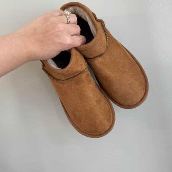 Tan and brown arizona boots with fur lining - Picture 3 of 4